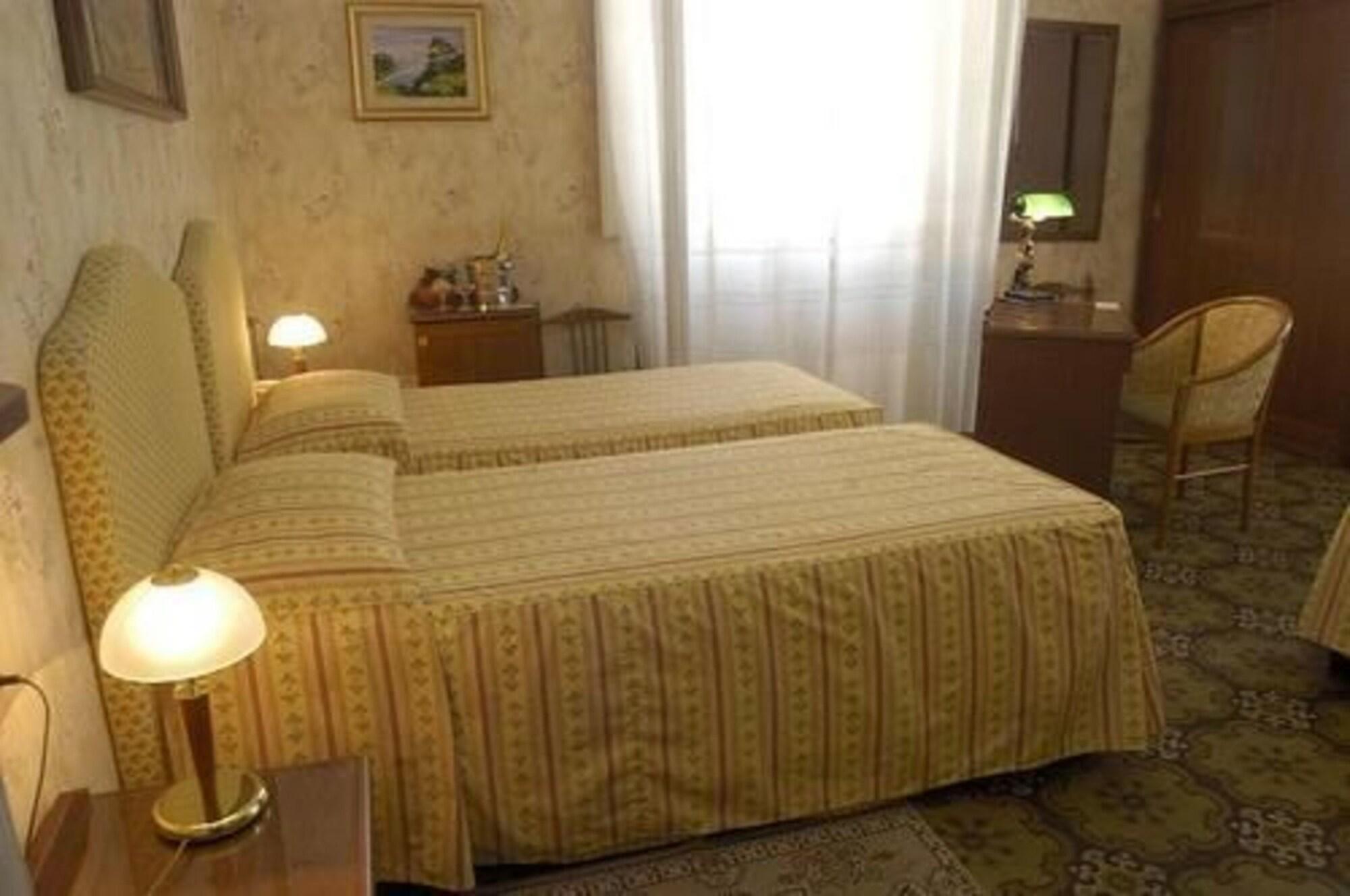 Hotel Beatrice Florenţa Cameră foto